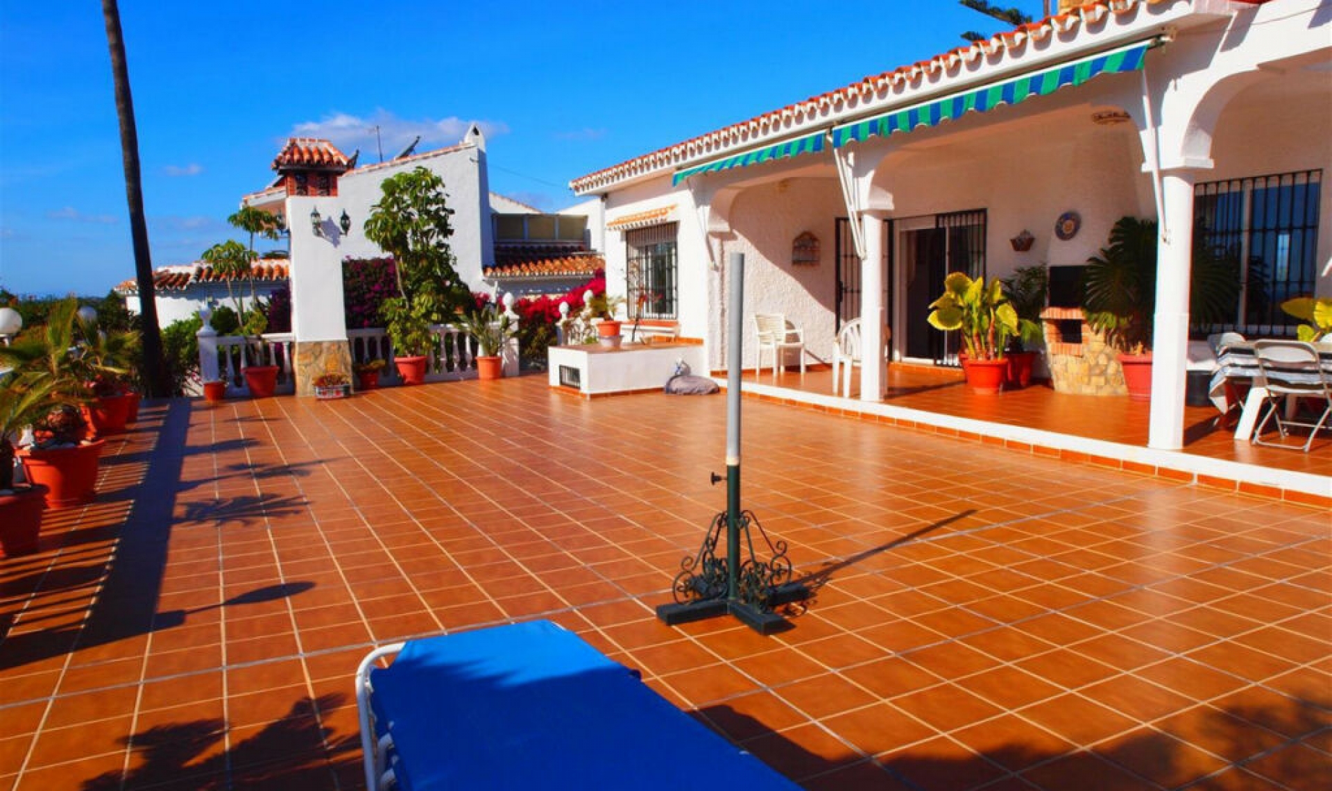 Resale - House -
Caleta de Vélez