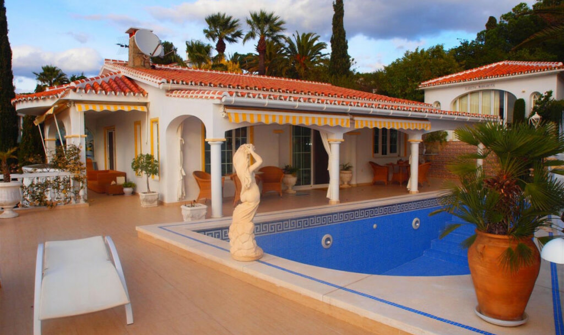 Resale - House -
Caleta de Vélez