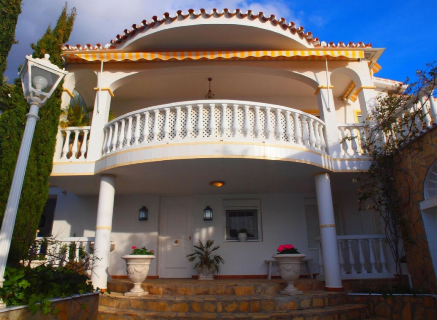Resale - House -
Caleta de Vélez