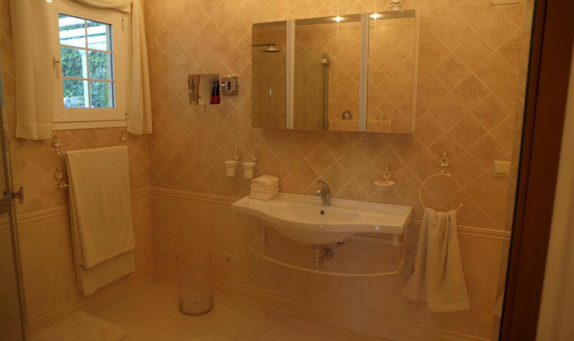 Resale - House -
Caleta de Vélez