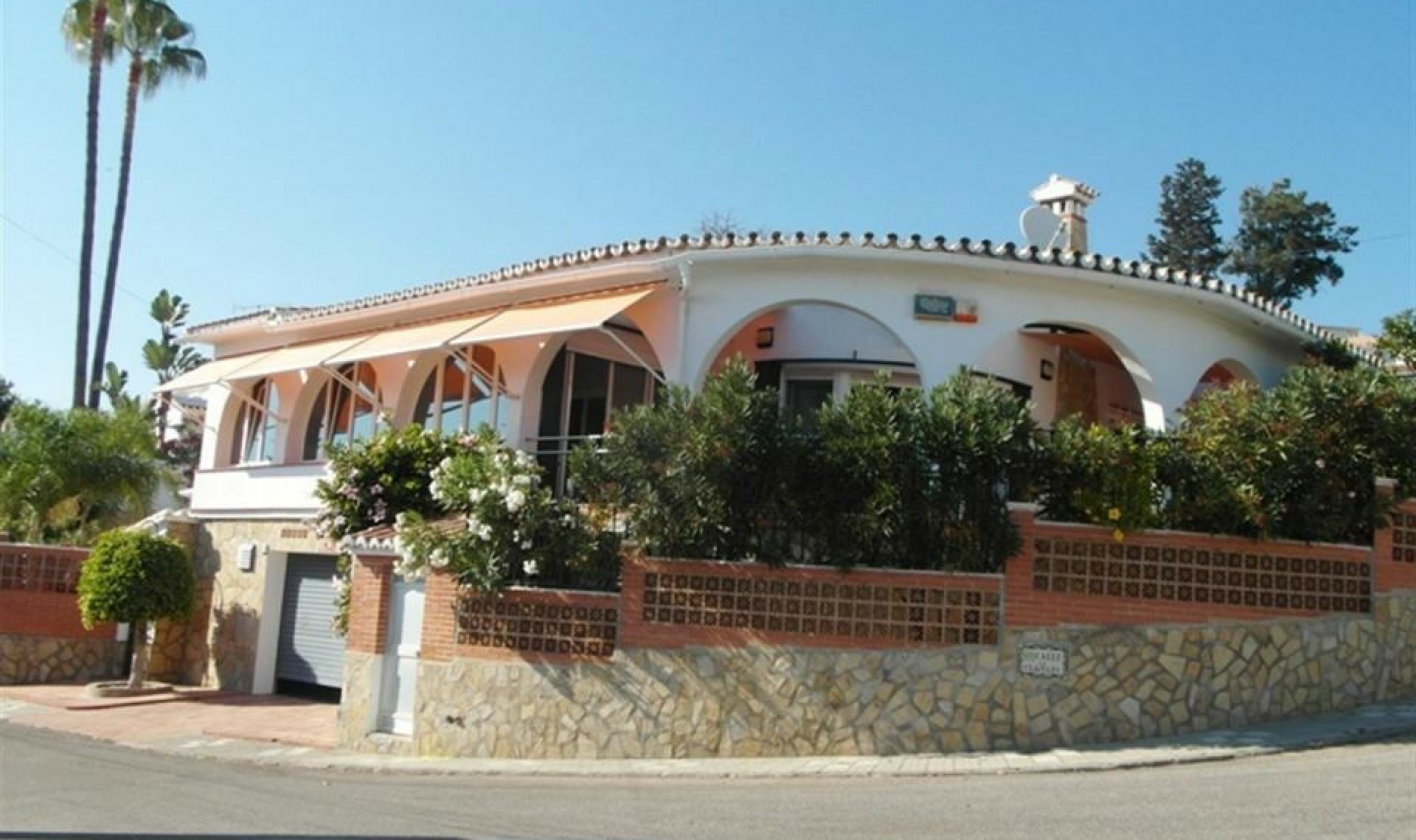 Resale - House -
Caleta de Vélez