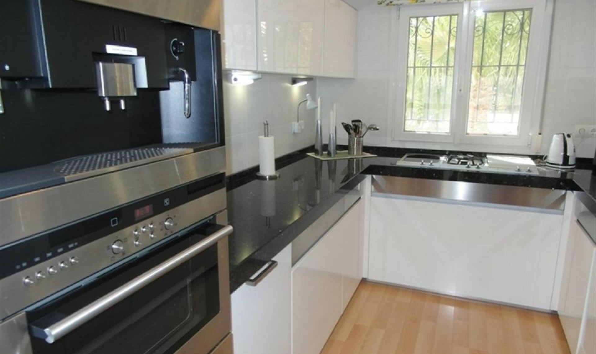 Resale - House -
Caleta de Vélez