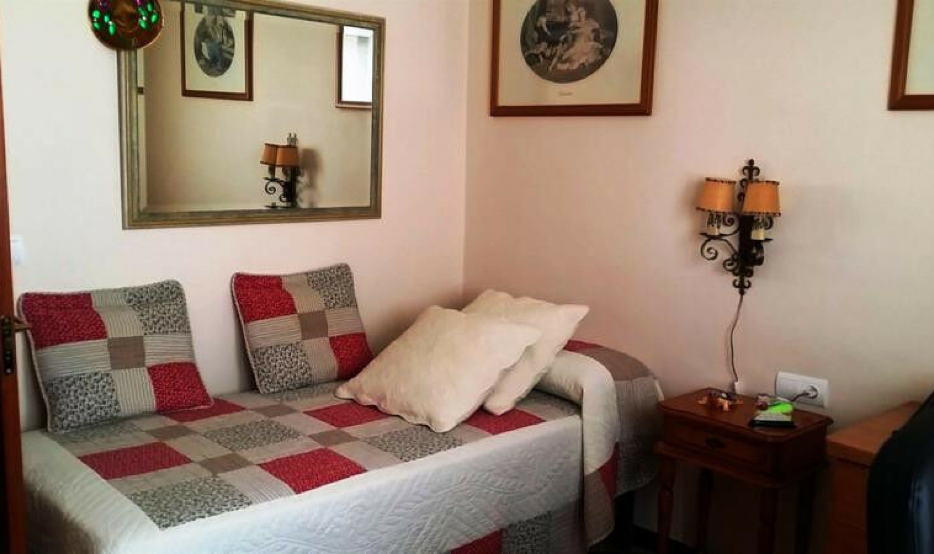 Resale - House -
Caleta de Vélez