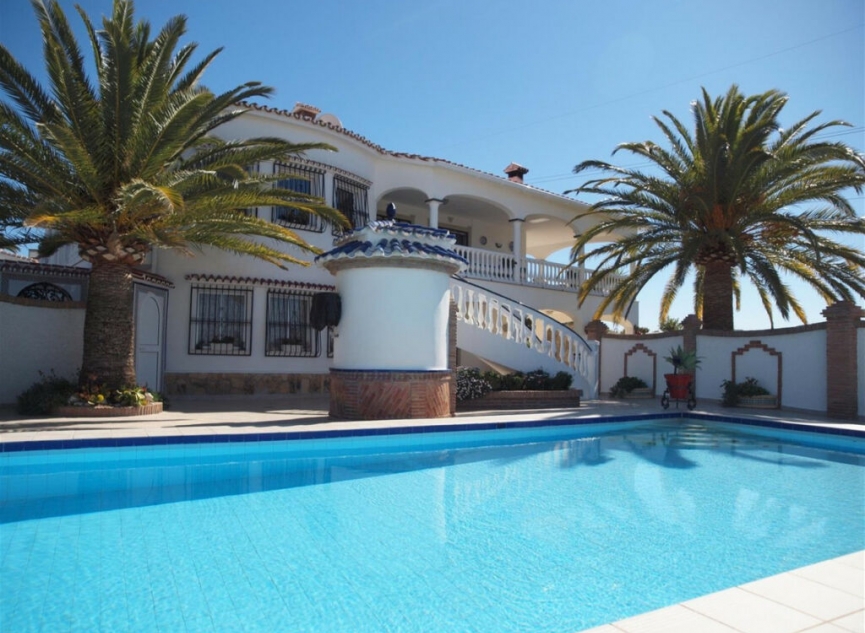 Resale - House -
Caleta de Vélez