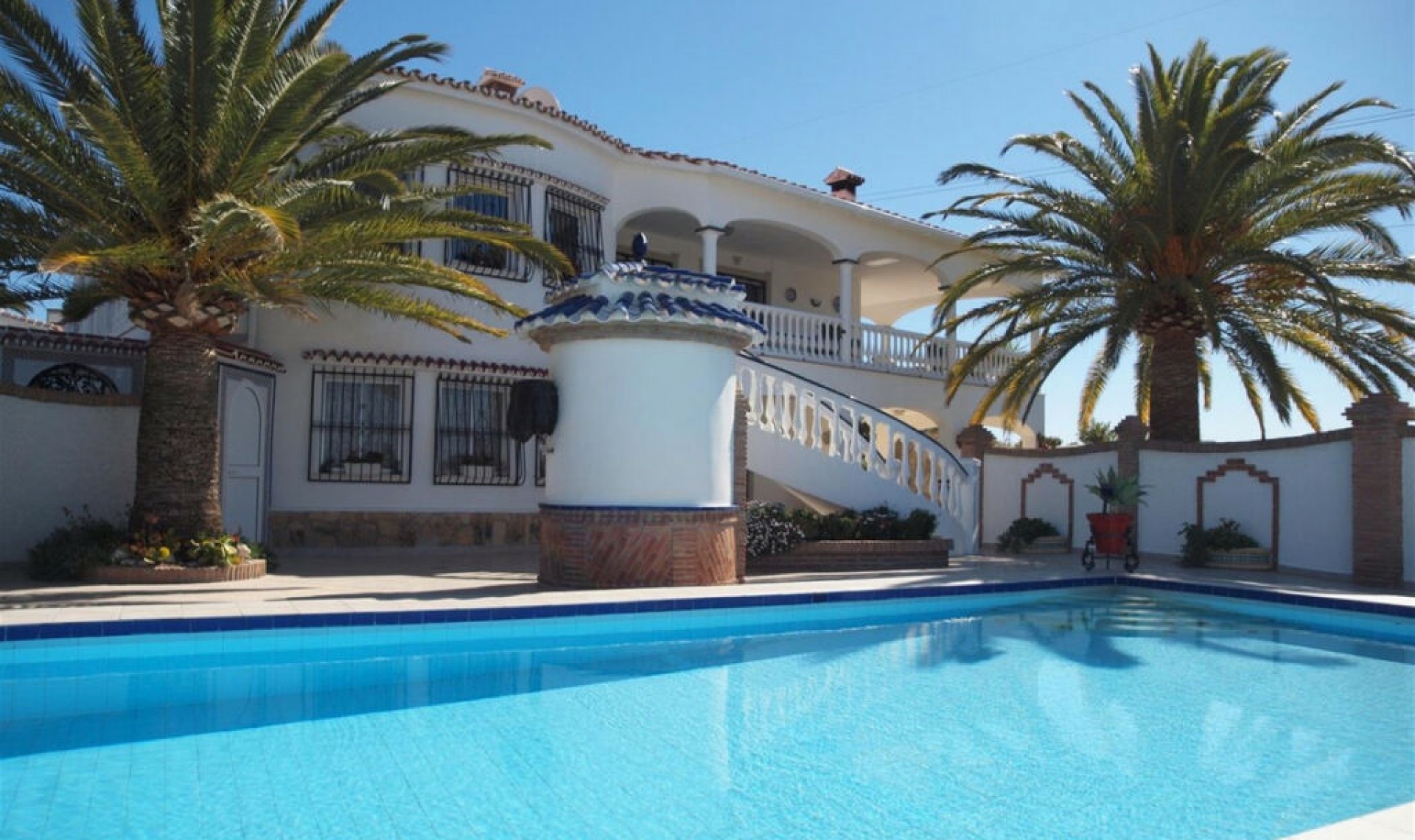 Resale - House -
Caleta de Vélez