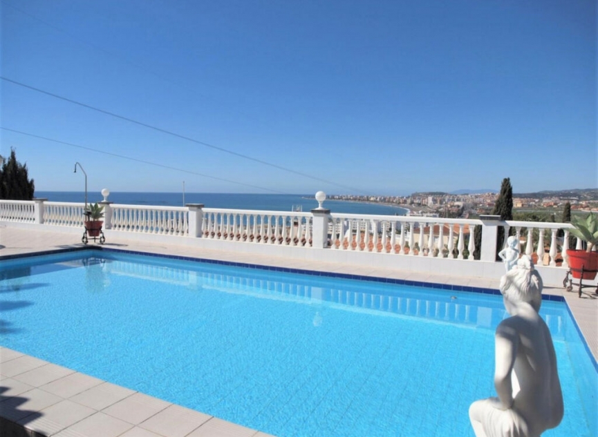 Resale - House -
Caleta de Vélez