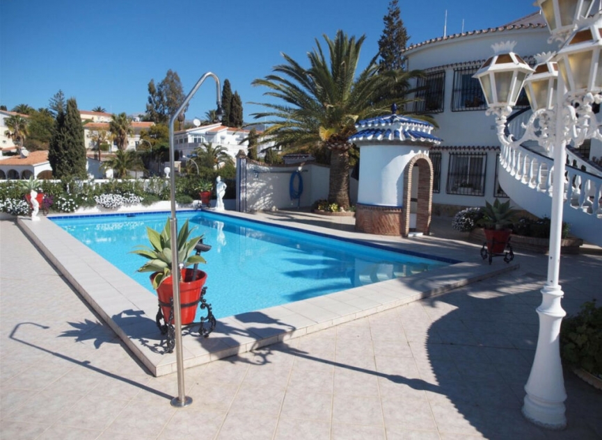 Resale - House -
Caleta de Vélez