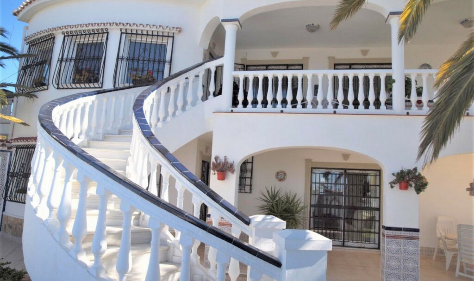 Resale - House -
Caleta de Vélez