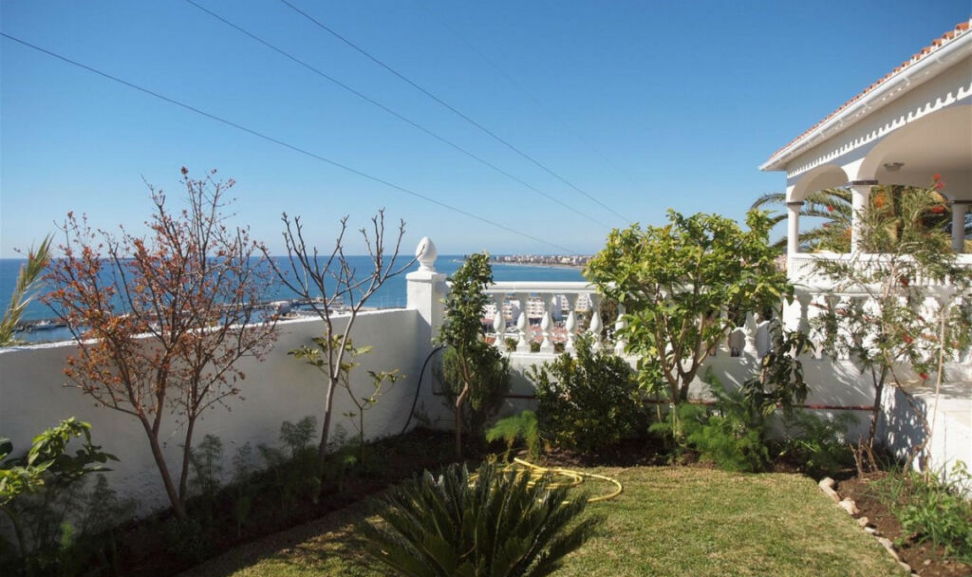 Resale - House -
Caleta de Vélez