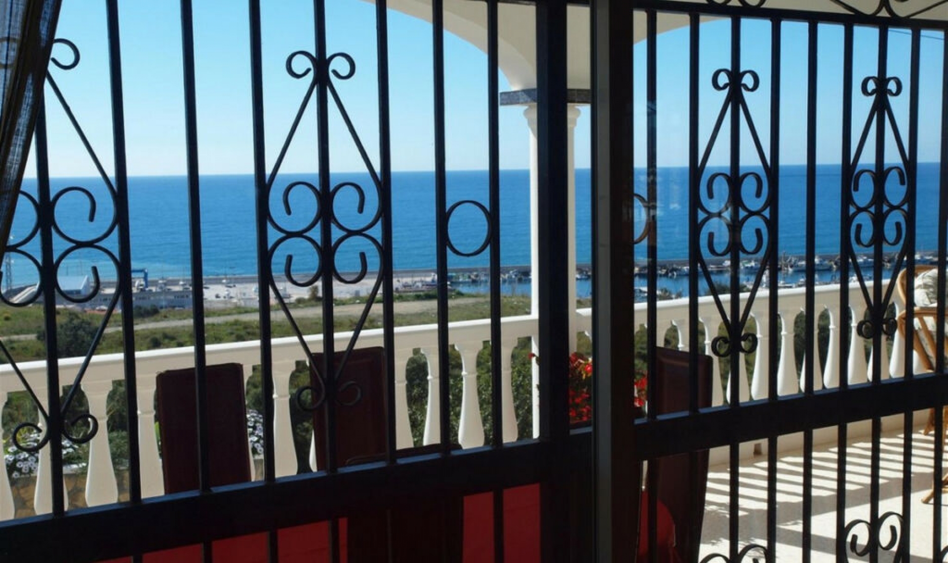 Resale - House -
Caleta de Vélez