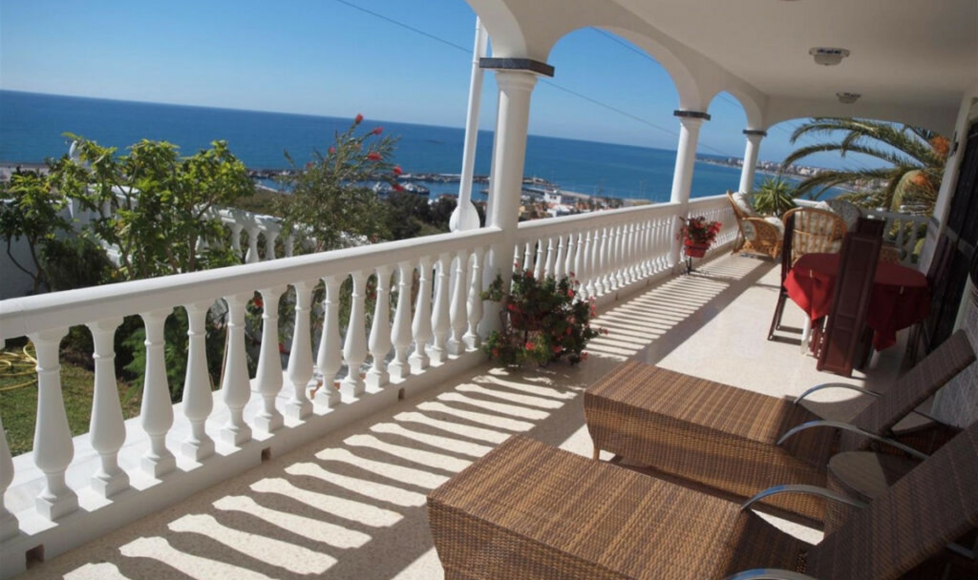 Resale - House -
Caleta de Vélez