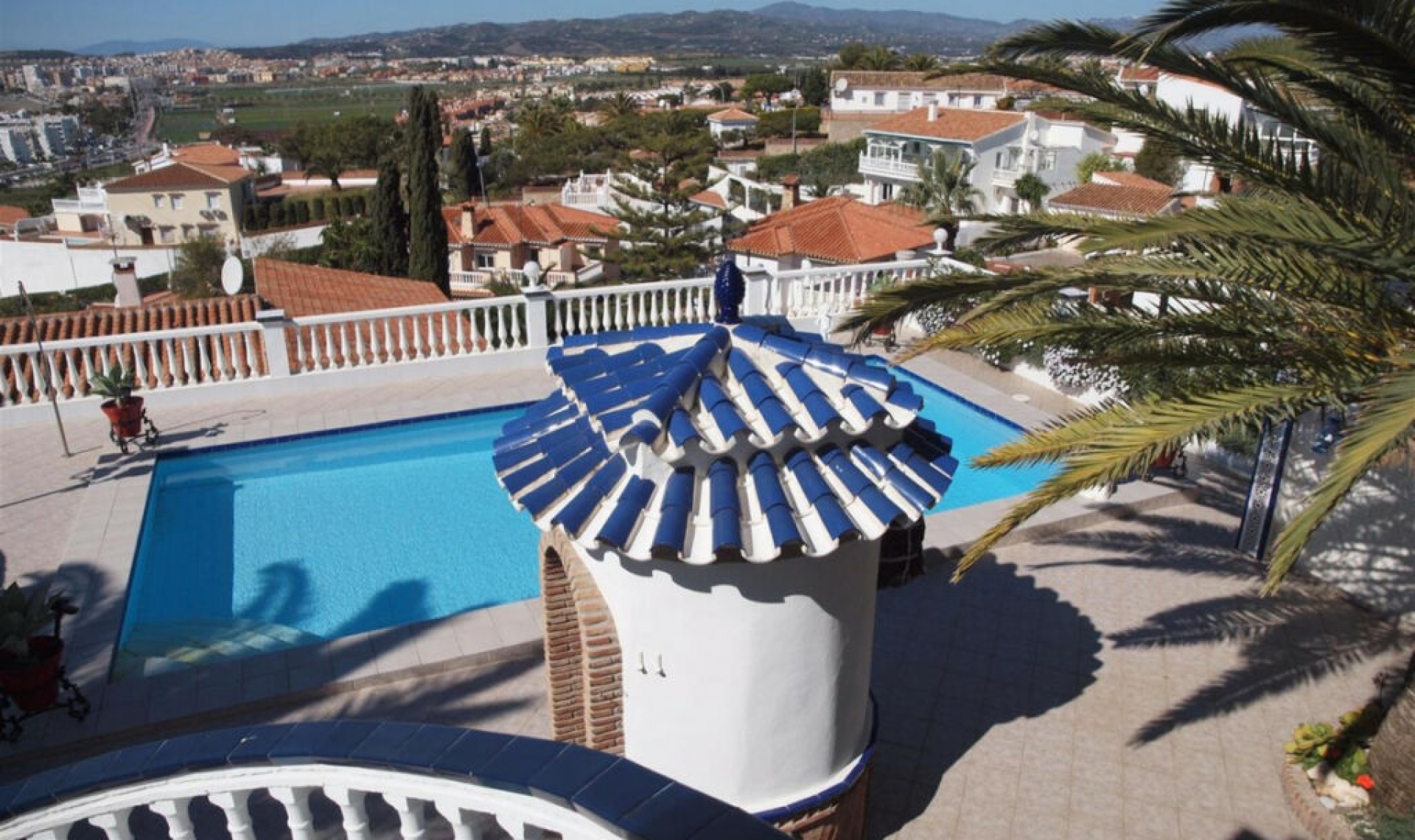 Resale - House -
Caleta de Vélez