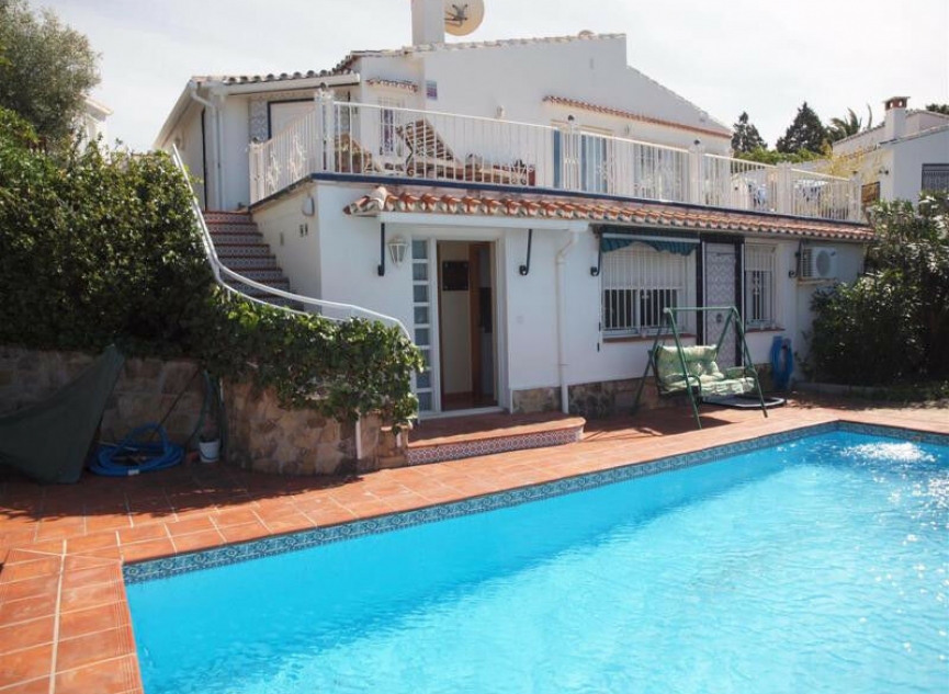 Resale - House -
Caleta de Vélez