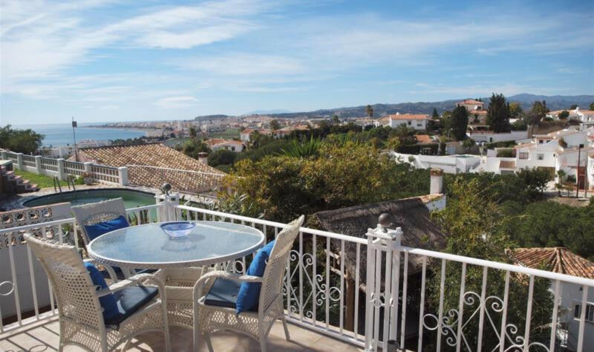 Resale - House -
Caleta de Vélez