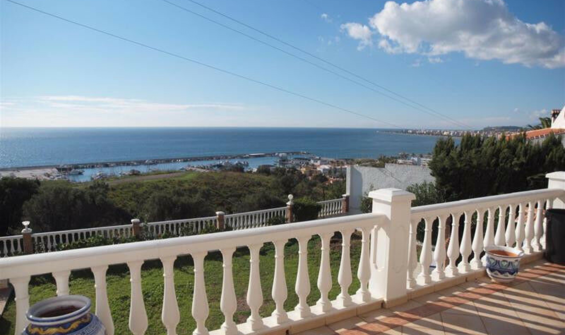 Resale - House -
Caleta de Vélez