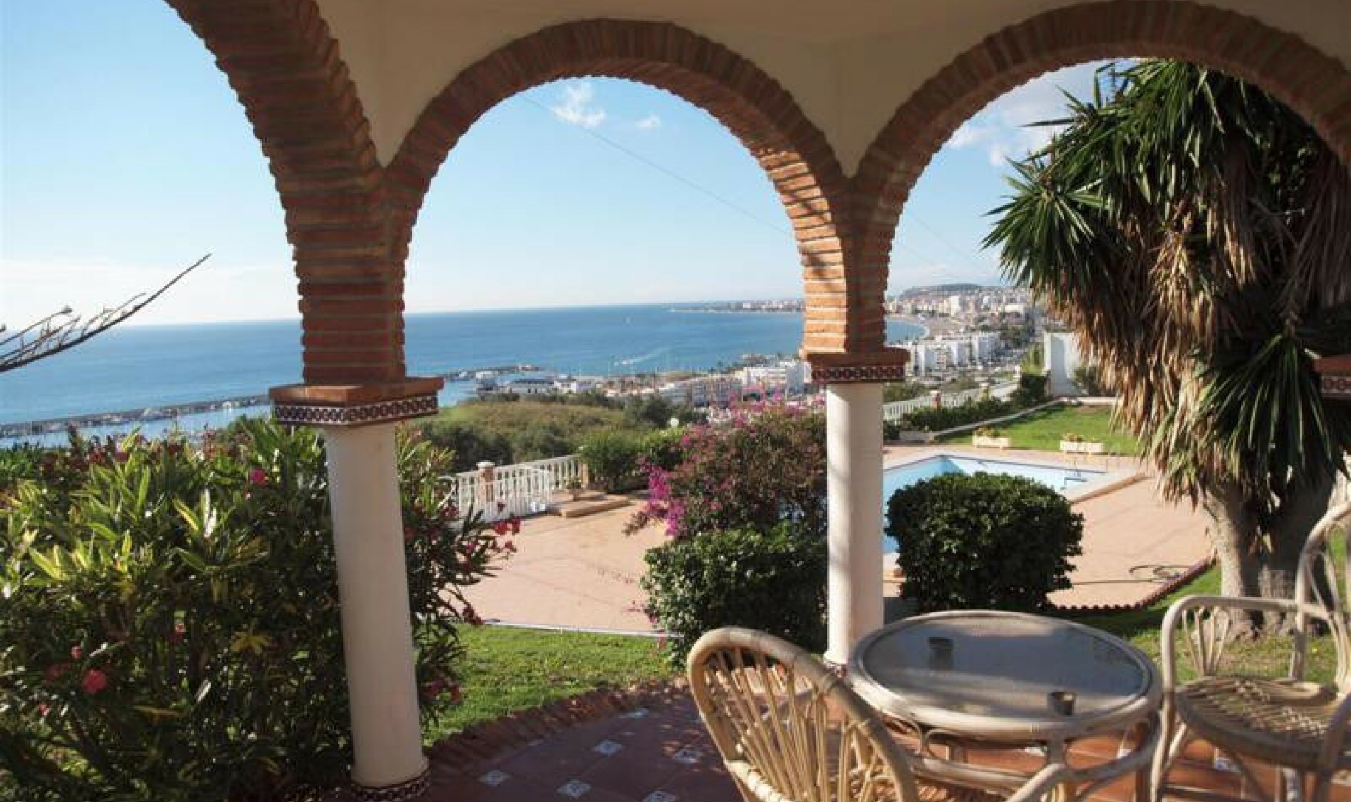 Resale - House -
Caleta de Vélez