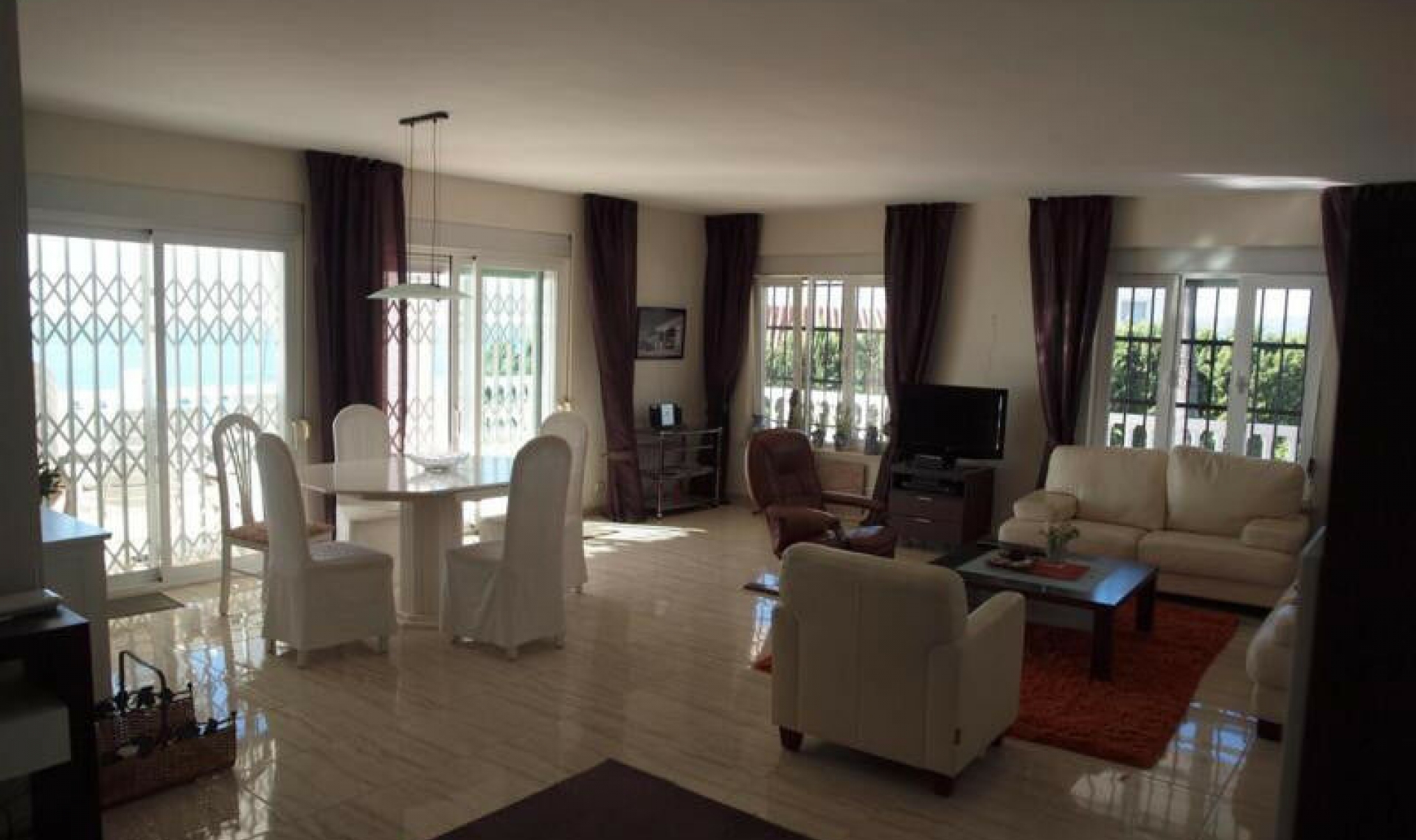 Resale - House -
Caleta de Vélez