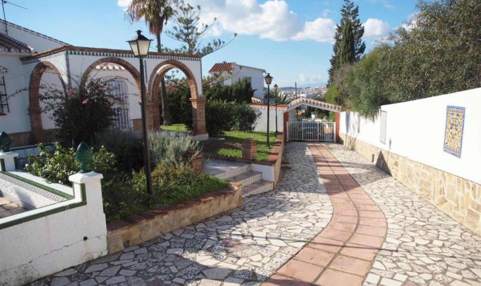 Resale - House -
Caleta de Vélez