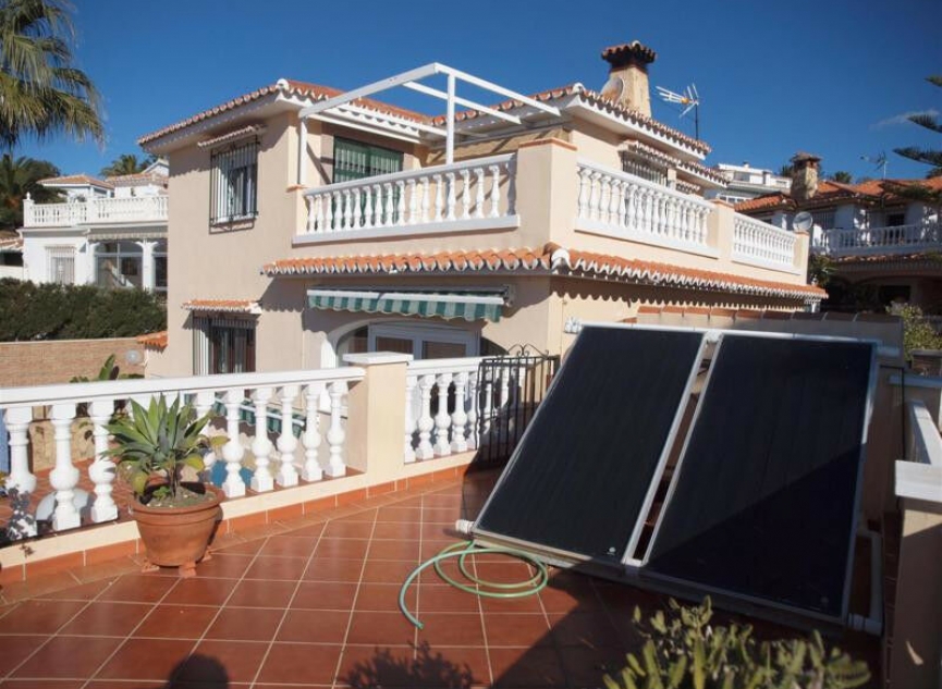 Resale - House -
Caleta de Vélez