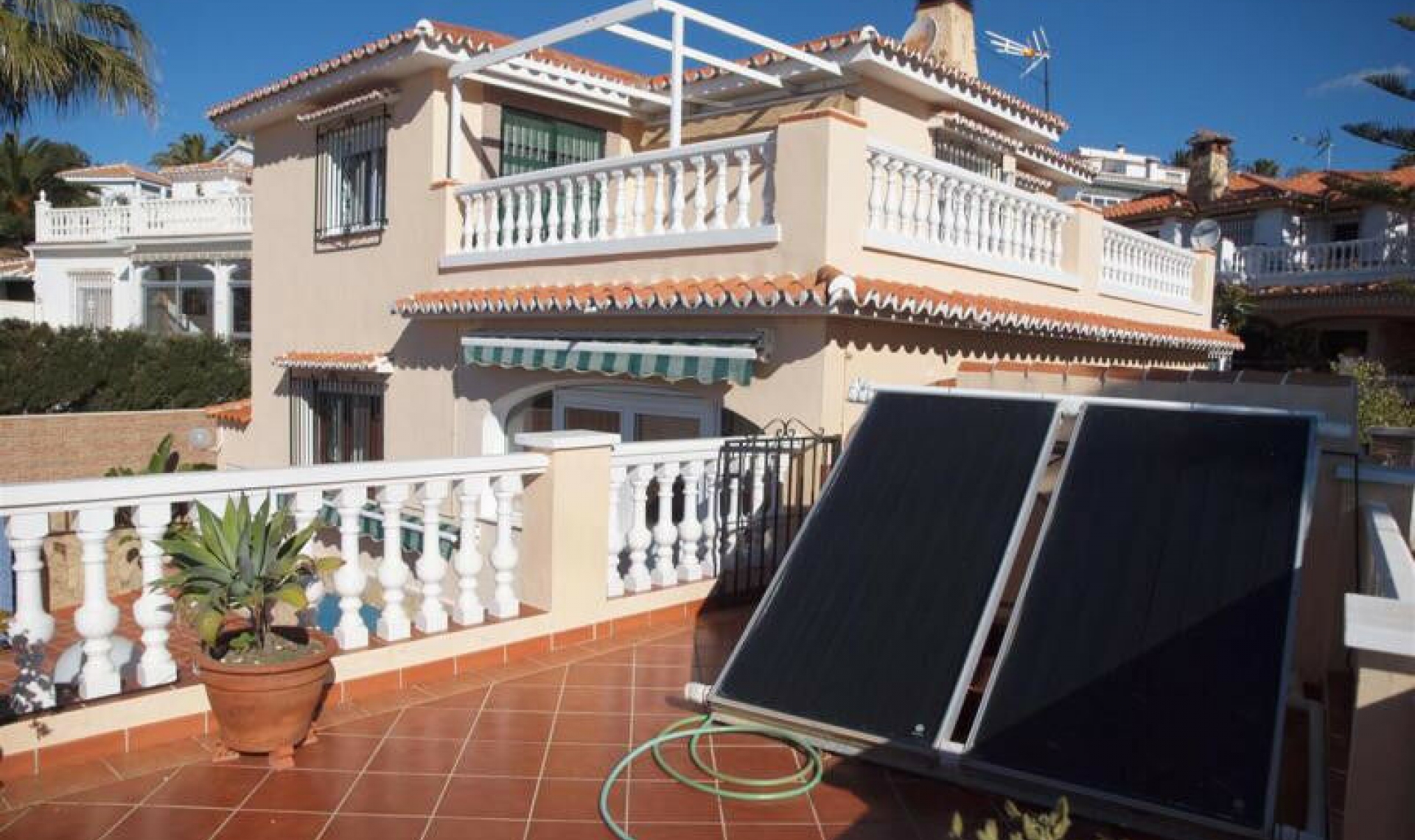 Resale - House -
Caleta de Vélez