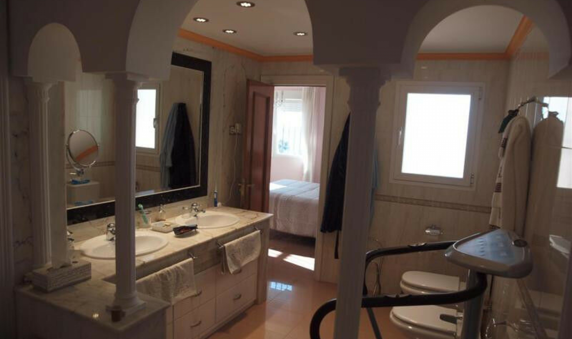 Resale - House -
Caleta de Vélez