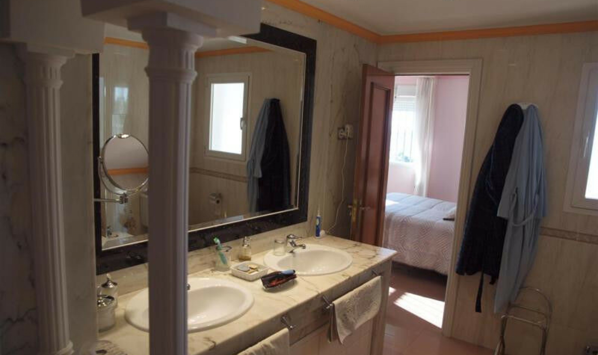 Resale - House -
Caleta de Vélez