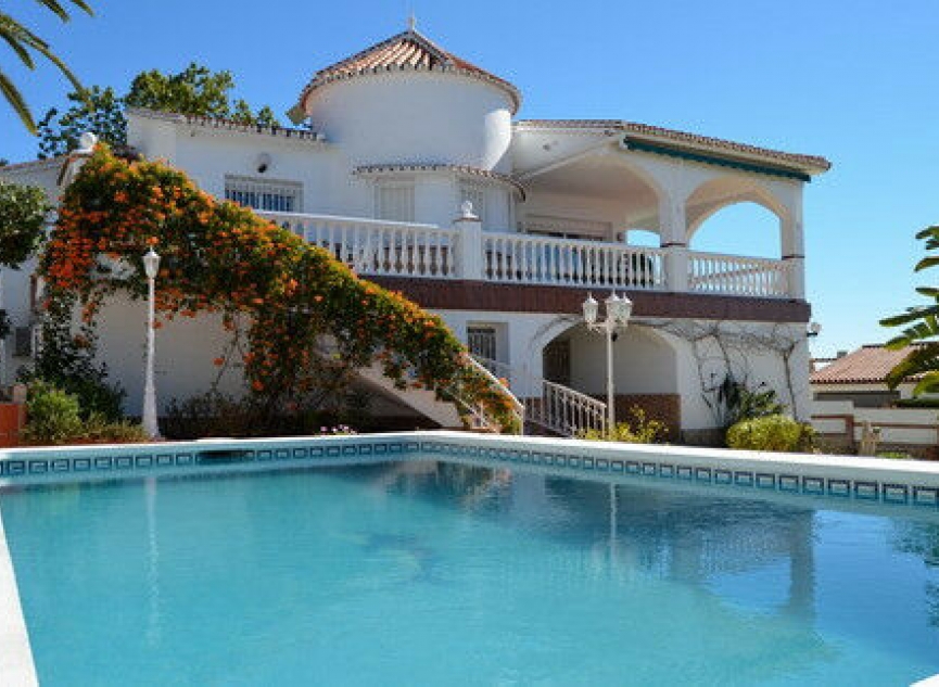 Resale - House -
Caleta de Vélez