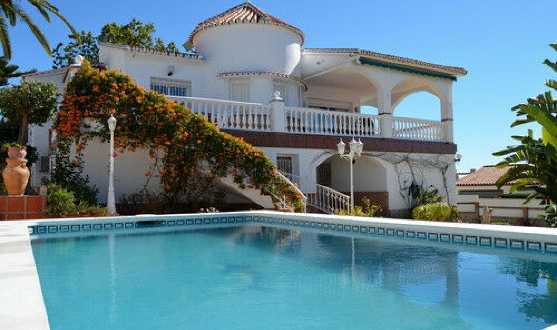 Resale - House -
Caleta de Vélez