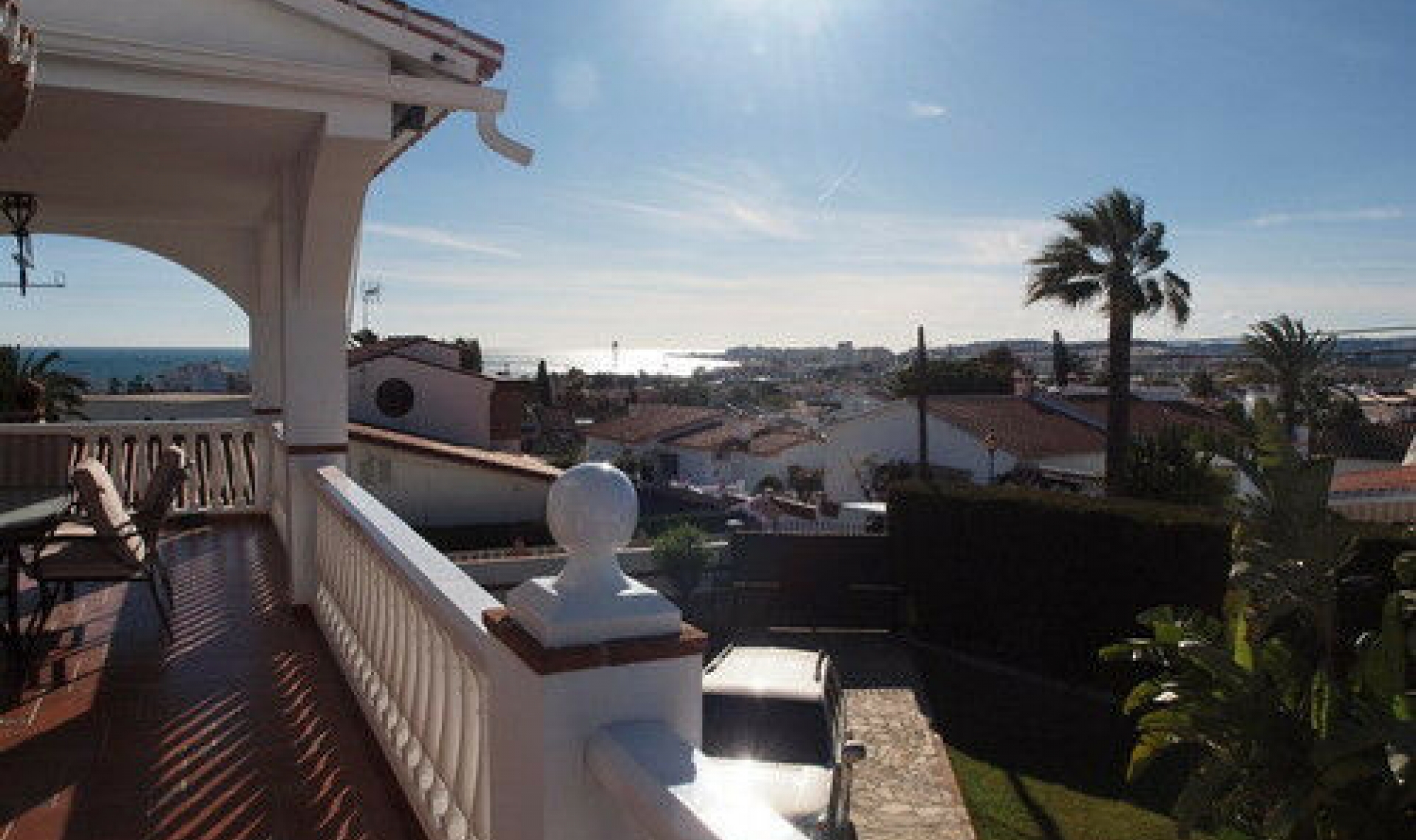 Resale - House -
Caleta de Vélez