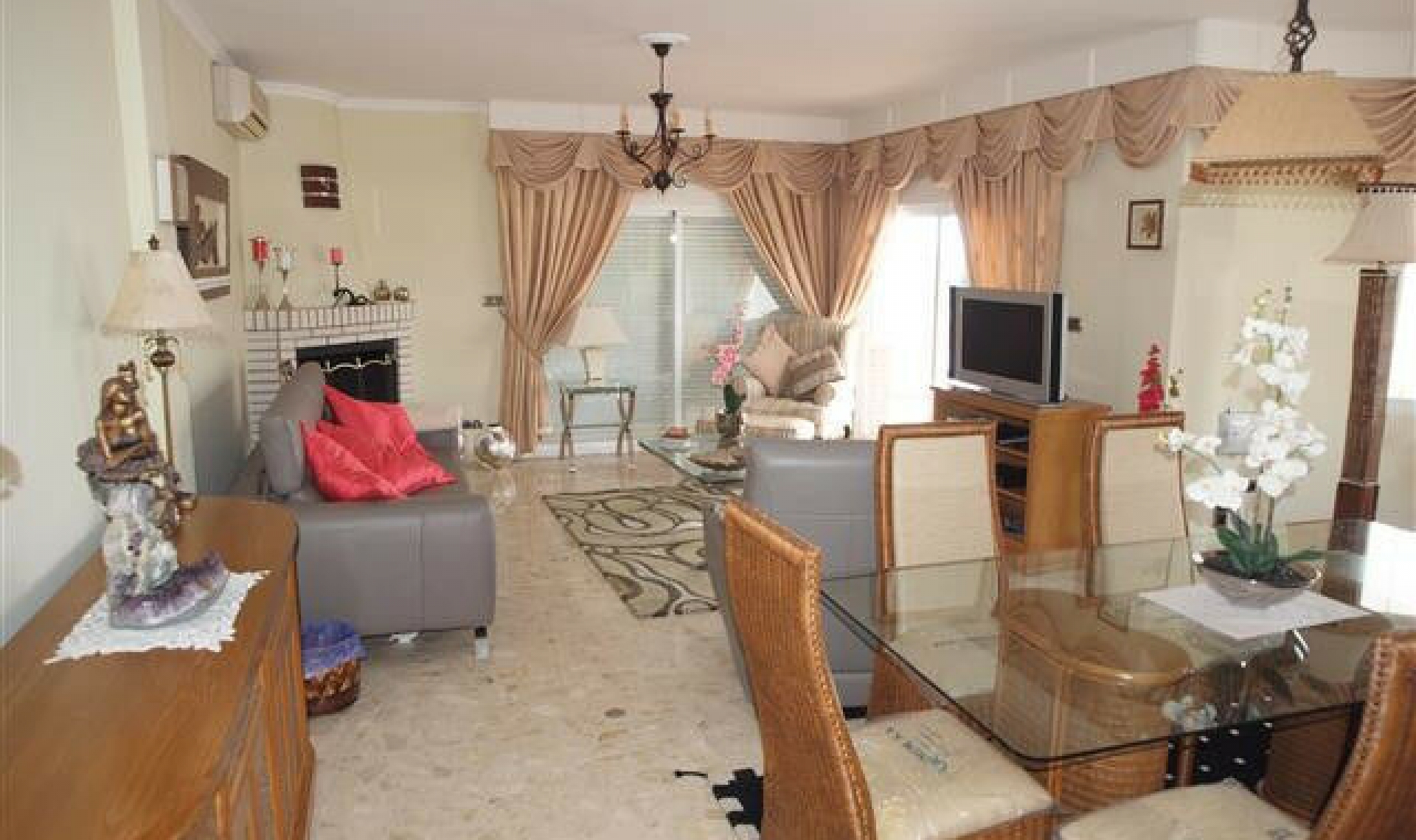 Resale - House -
Caleta de Vélez