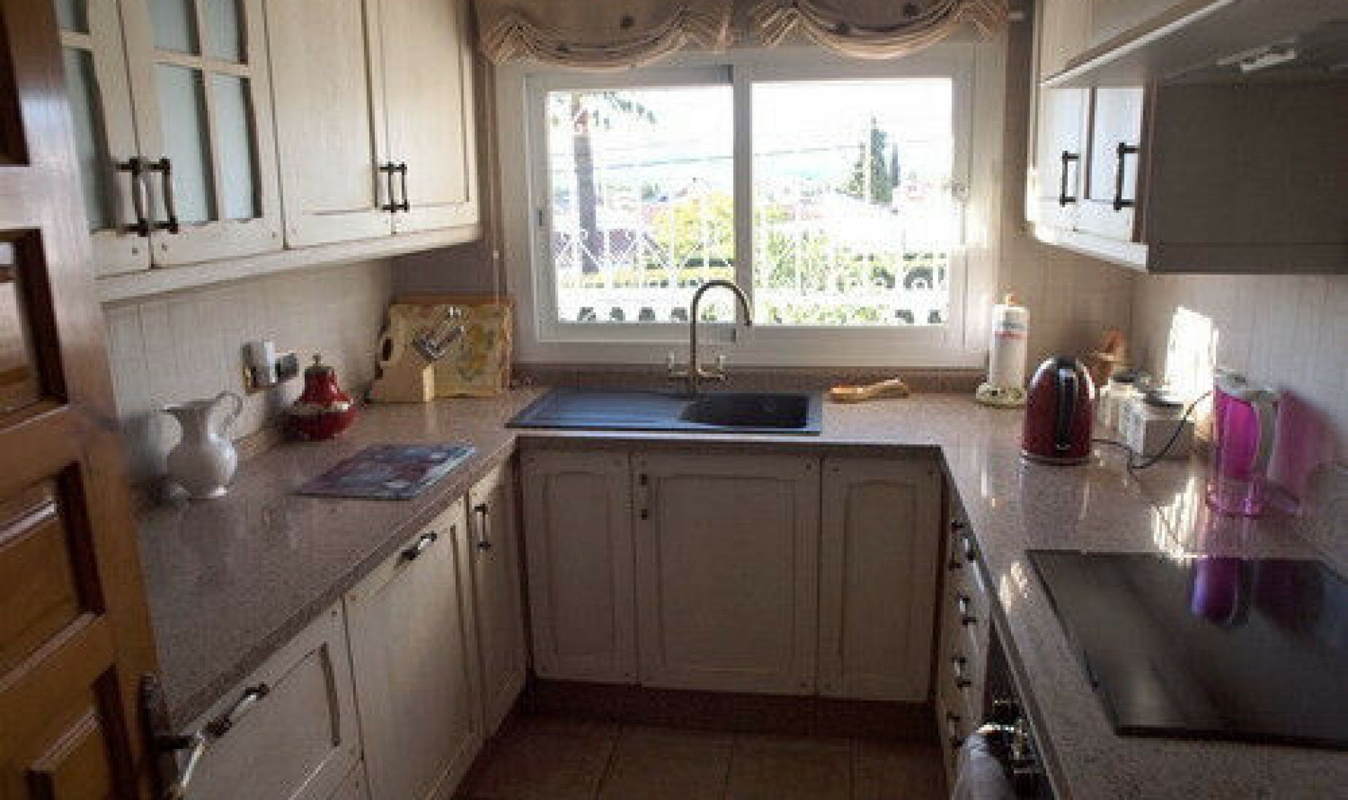 Resale - House -
Caleta de Vélez