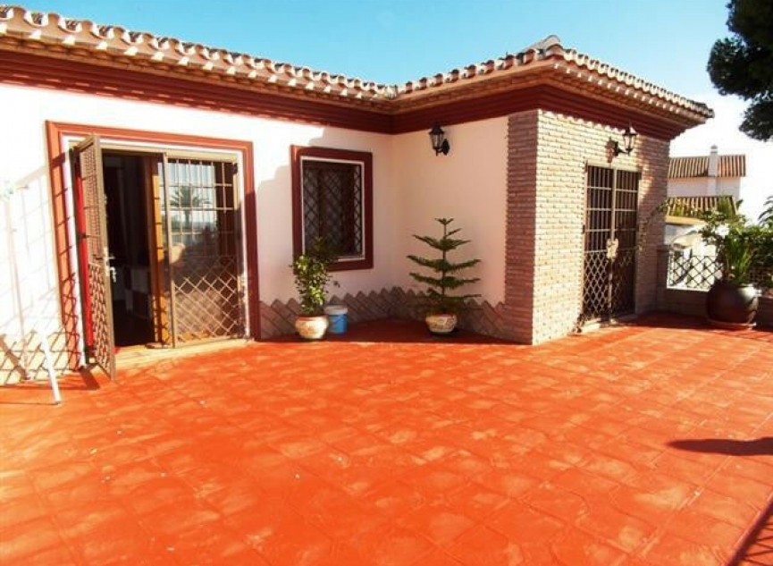 Resale - House -
Caleta de Vélez