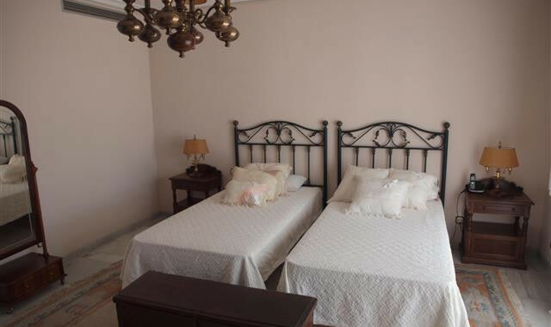 Resale - House -
Caleta de Vélez