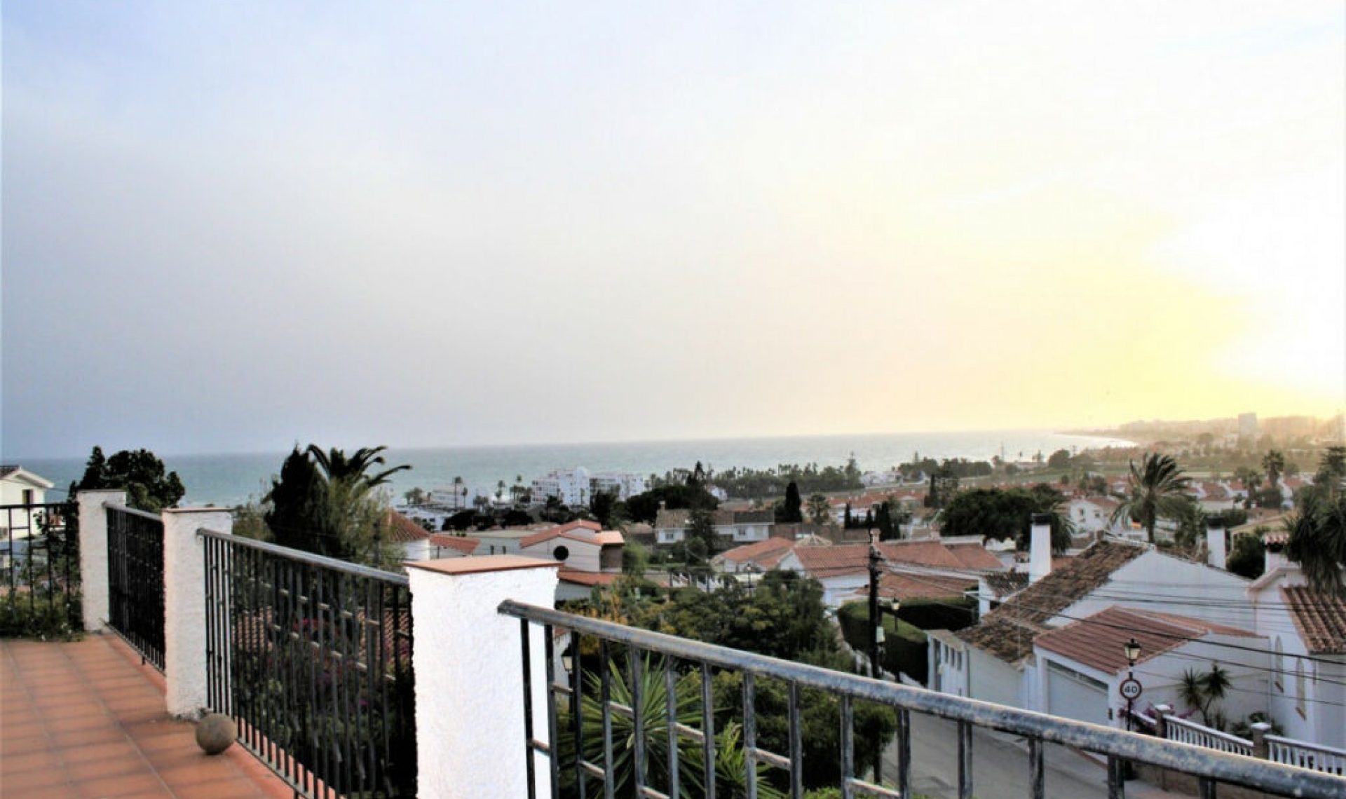 Resale - House -
Caleta de Vélez