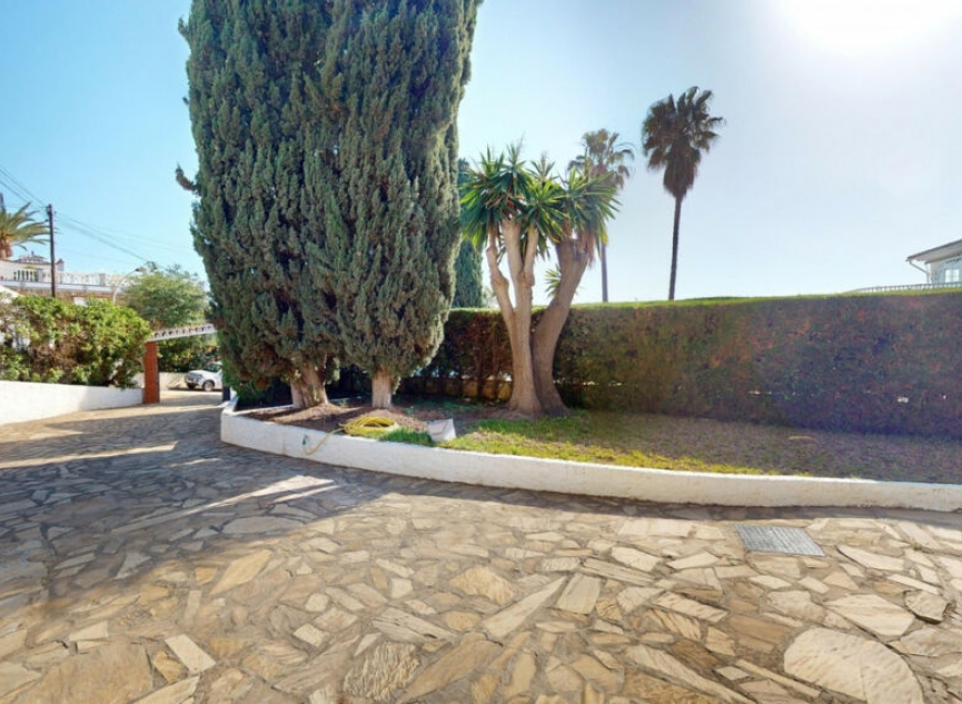 Resale - House -
Caleta de Vélez