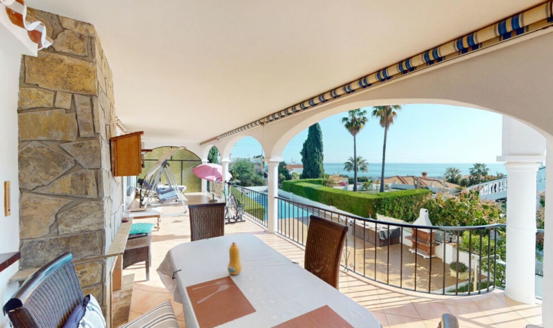 Resale - House -
Caleta de Vélez