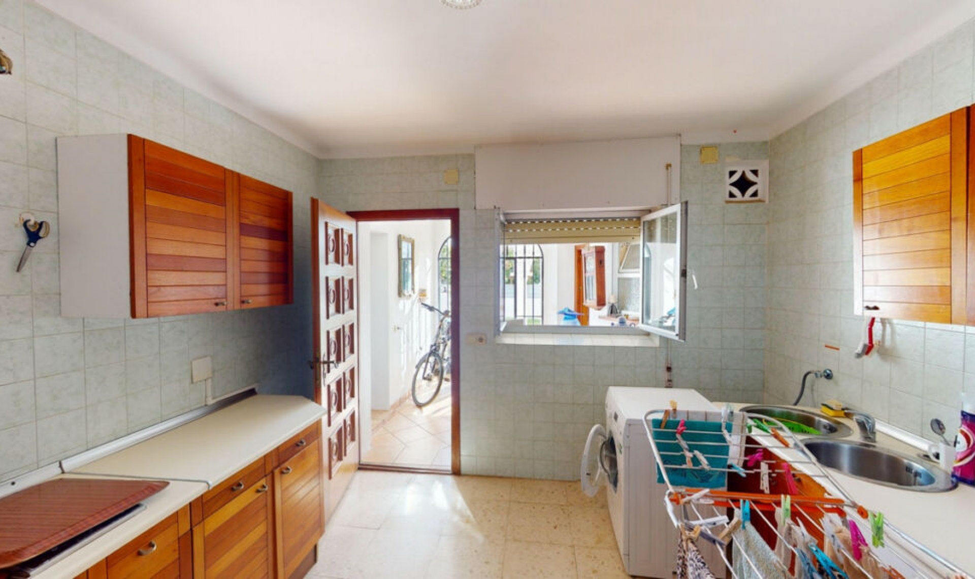 Resale - House -
Caleta de Vélez