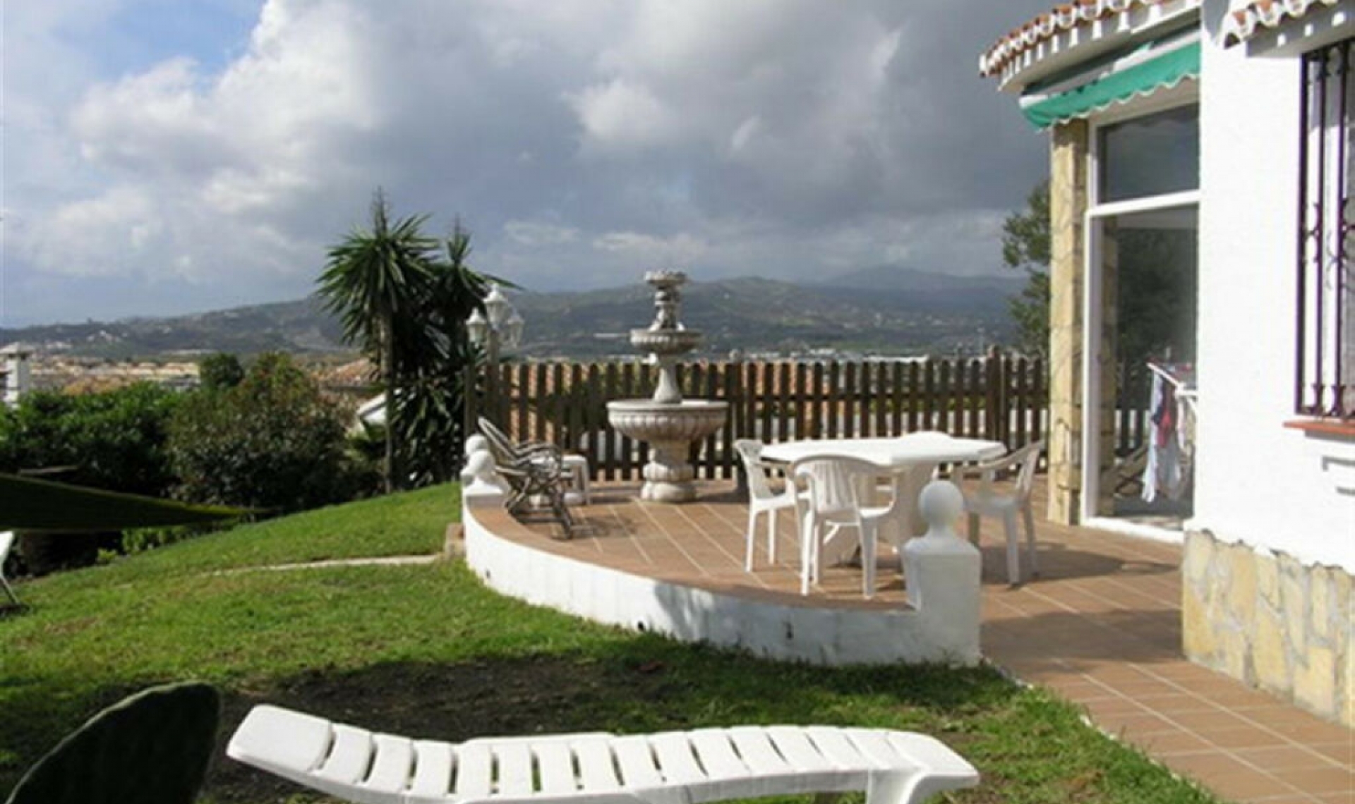 Resale - House -
Caleta de Vélez