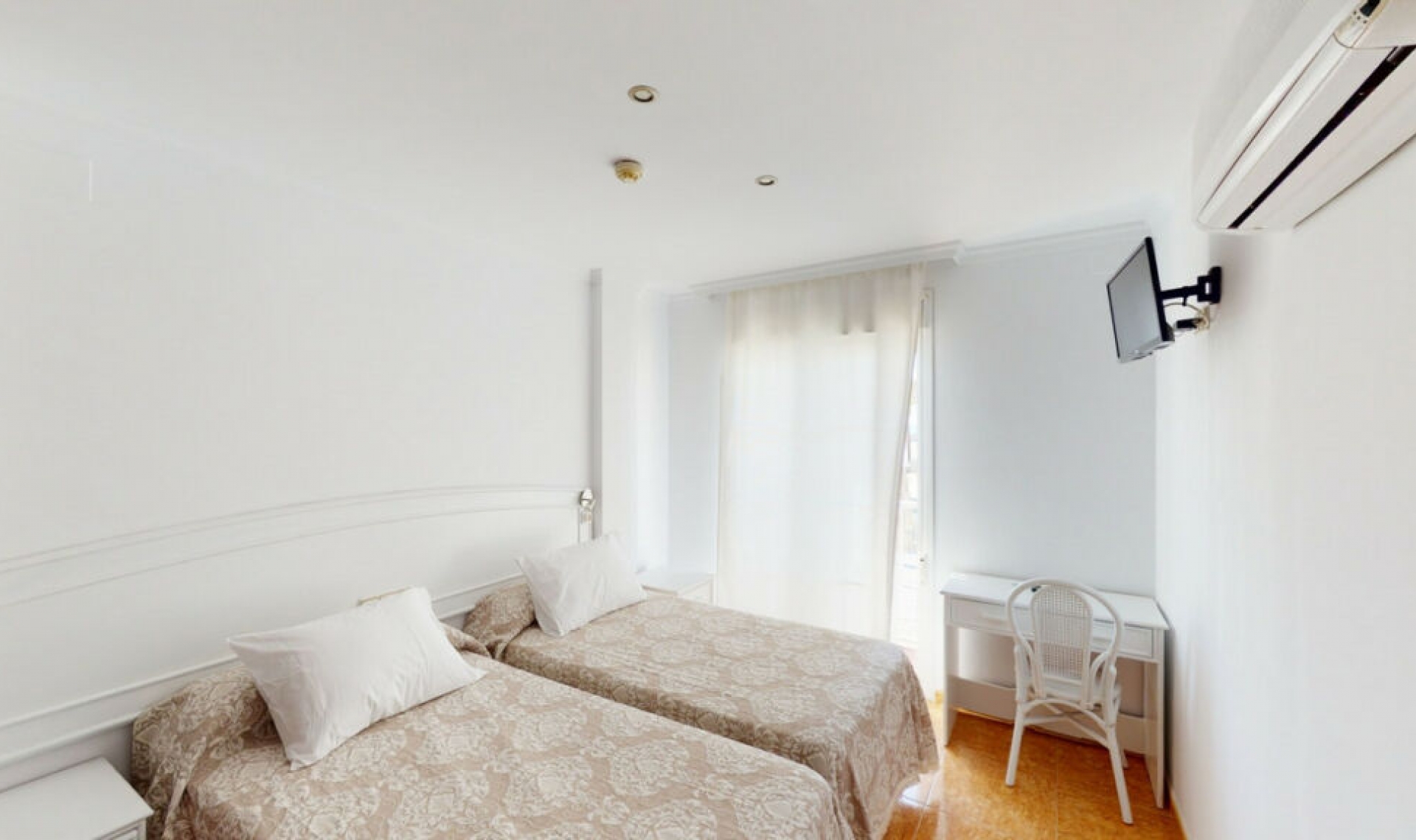 Resale - House -
Caleta de Vélez