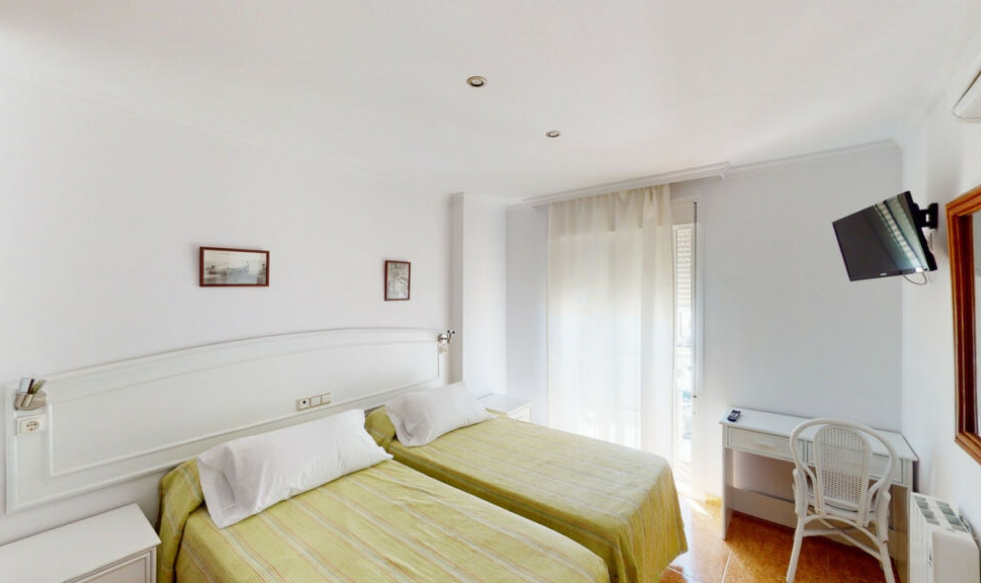 Resale - House -
Caleta de Vélez