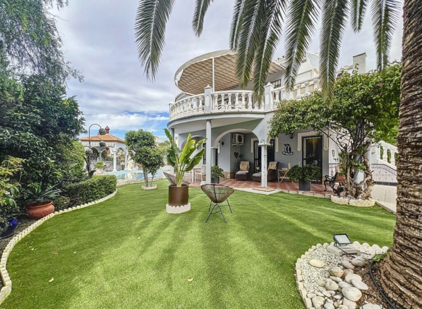 Resale - House -
Caleta de Vélez