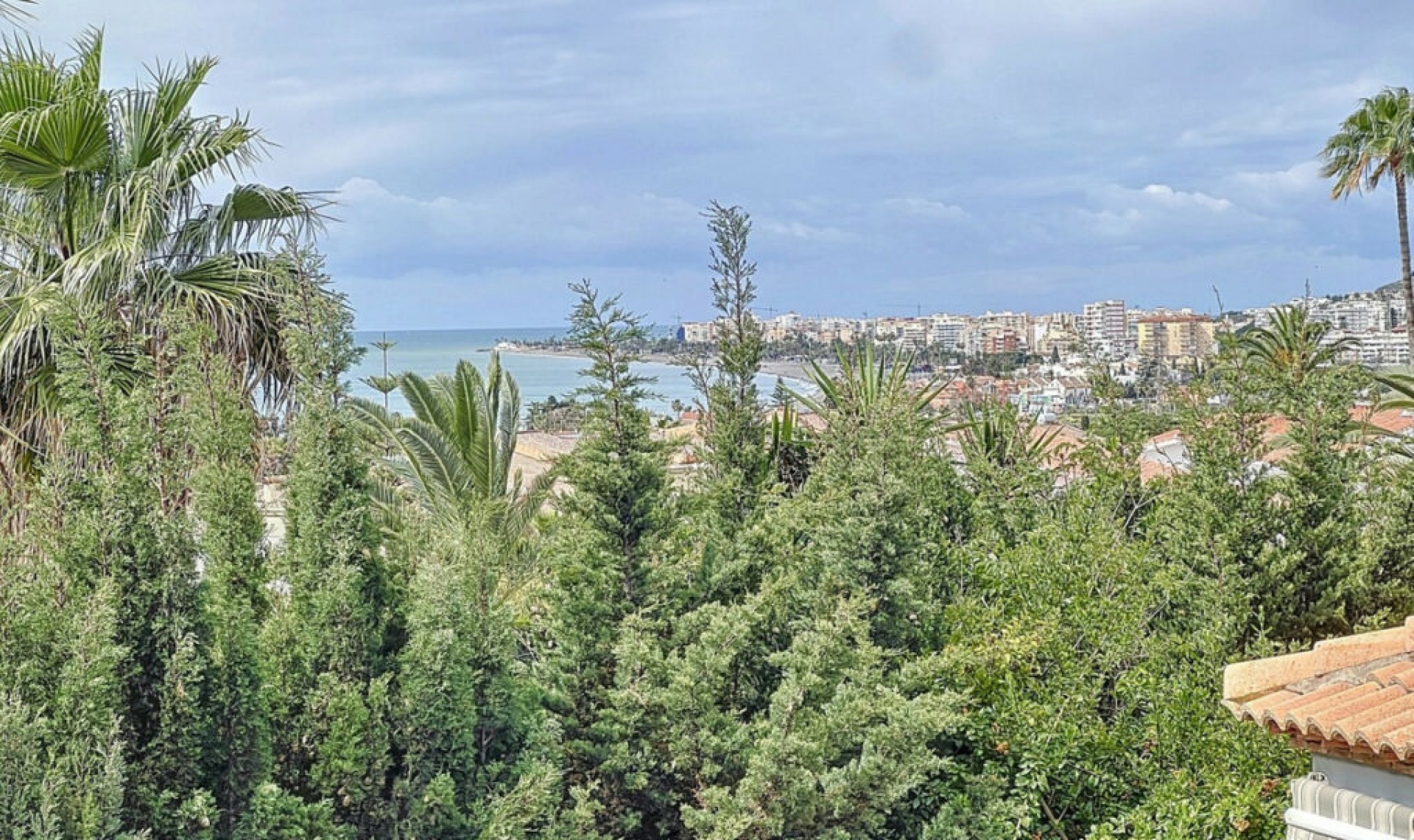 Resale - House -
Caleta de Vélez