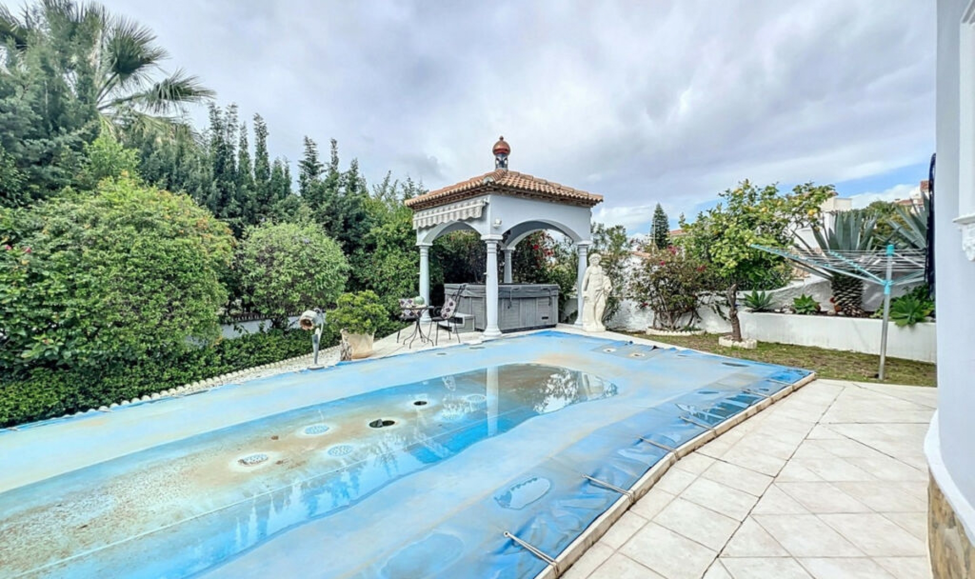 Resale - House -
Caleta de Vélez