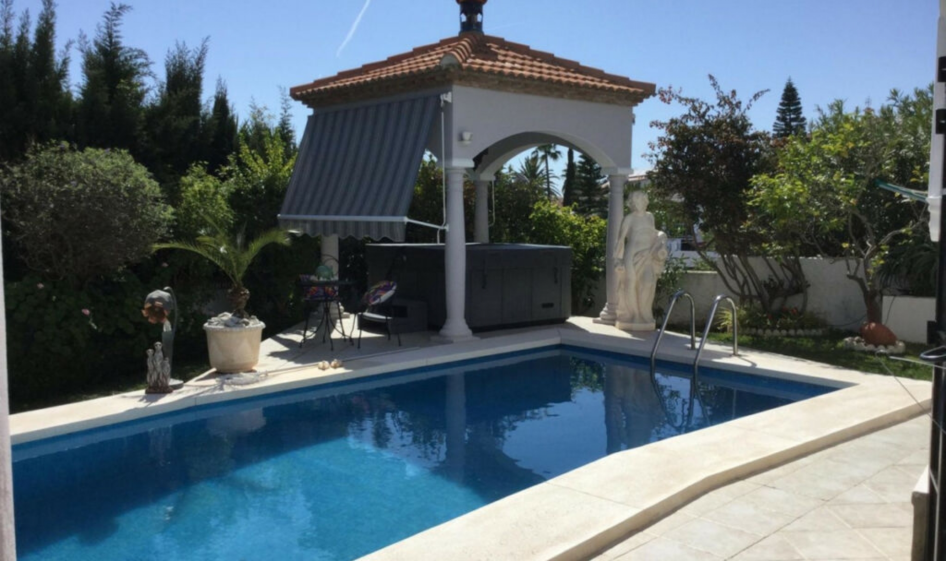 Resale - House -
Caleta de Vélez