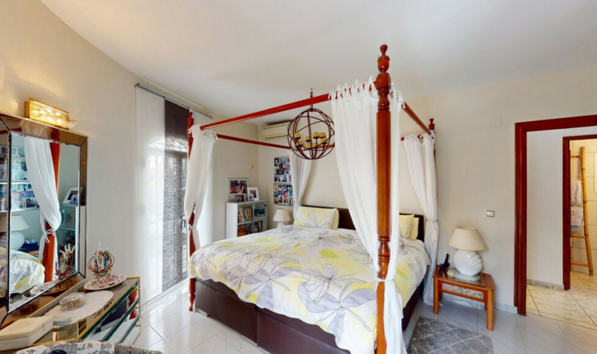 Resale - House -
Caleta de Vélez