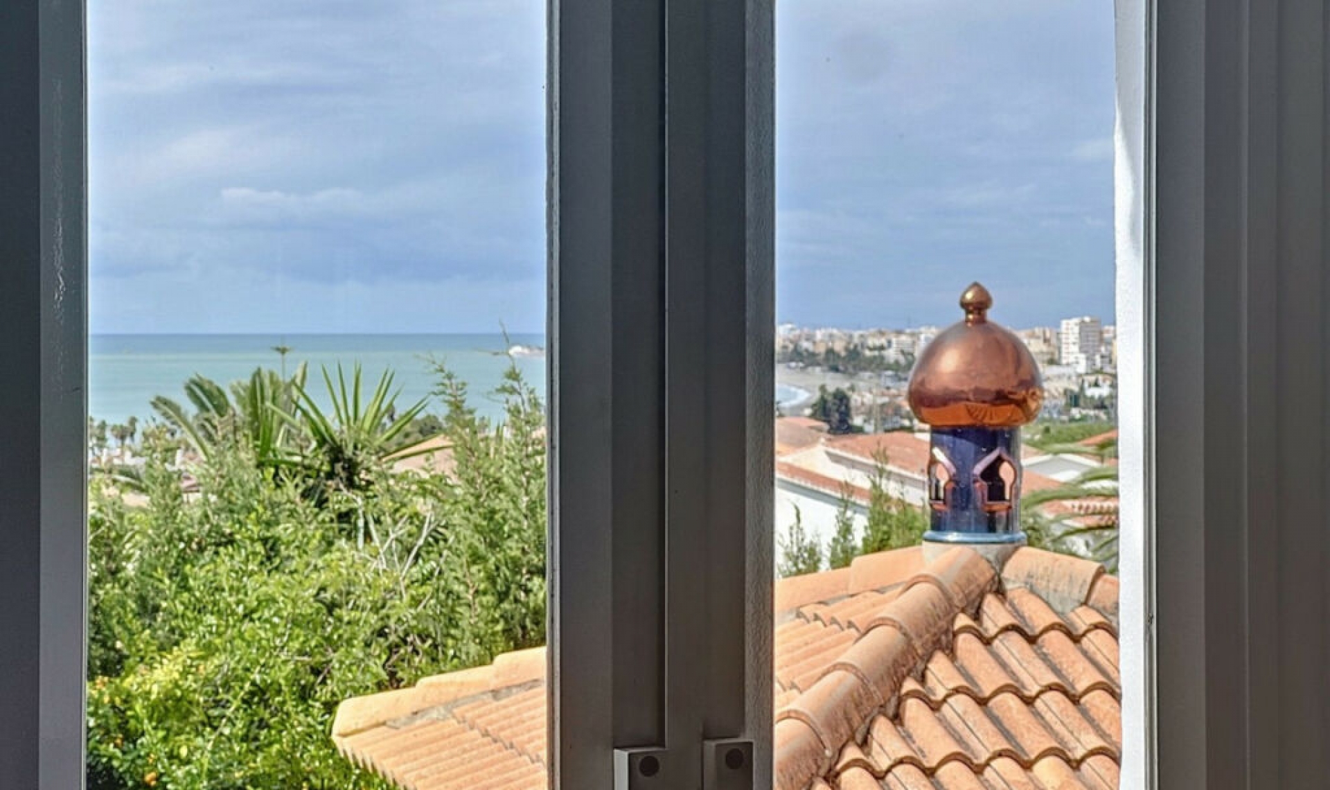 Resale - House -
Caleta de Vélez