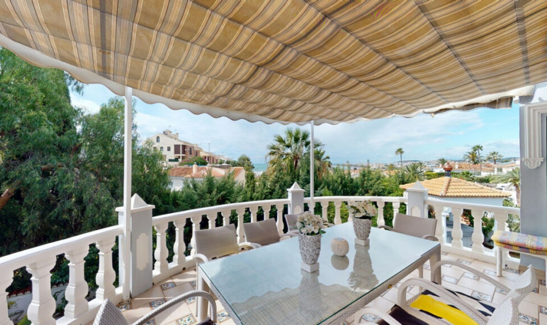 Resale - House -
Caleta de Vélez