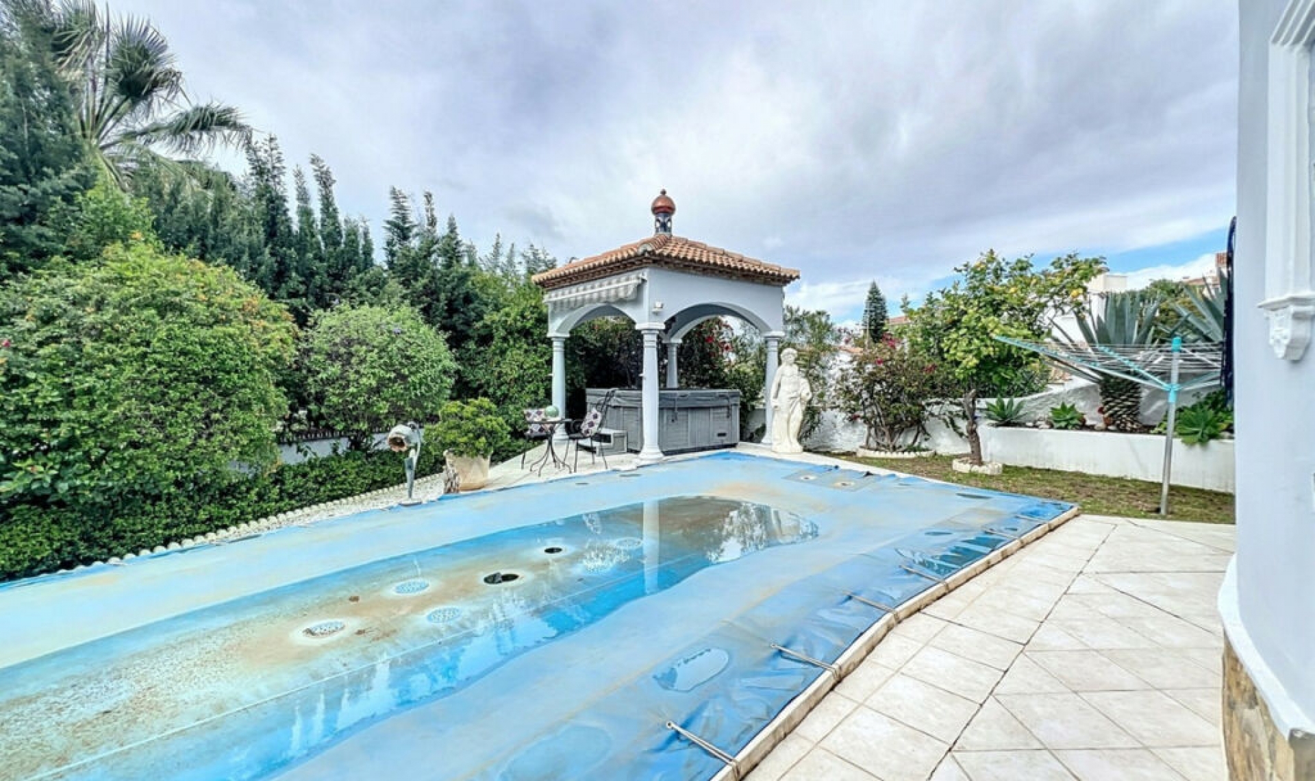 Resale - House -
Caleta de Vélez