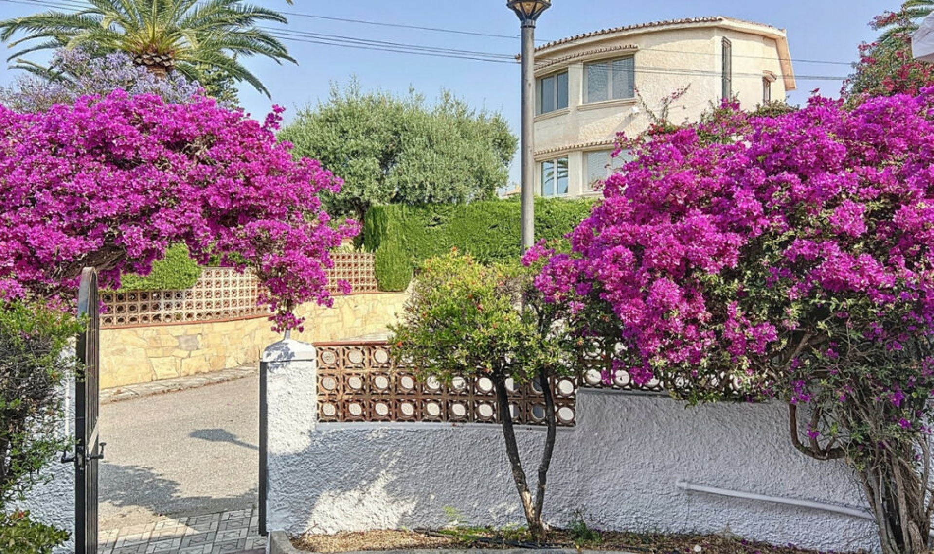 Resale - House -
Caleta de Vélez