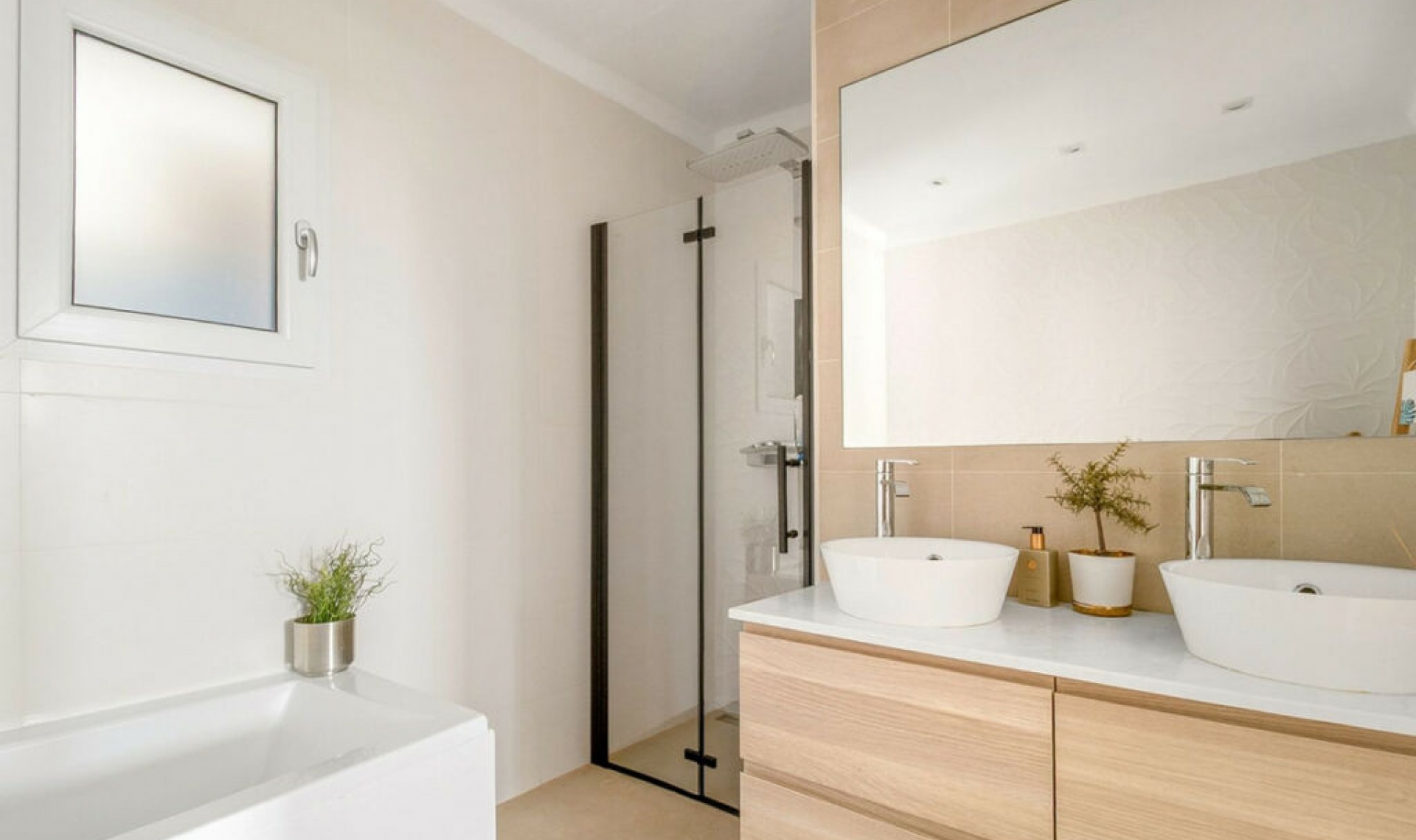 Resale - House -
Caleta de Vélez